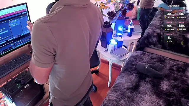 Snapshot of Tom_cooper_ chatting on October 2025 12:05:02 PM Tom cooper online show from October 2025 12:05:02 PM