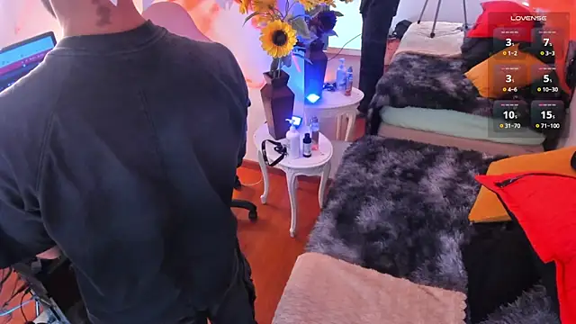 Snapshot of Tom_cooper_ chatting on October 2025 12:33:01 PM Tom cooper online show from October 2025 12:33:01 PM