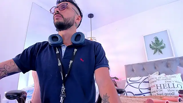 Snapshot of Tom_cooper_ chatting on November 2025 12:27:02 PM Tom cooper online show from November 2025 12:27:02 PM