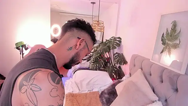 Snapshot of Tom_cooper_ chatting on November 2025 12:49:01 PM Tom cooper online show from November 2025 12:49:01 PM