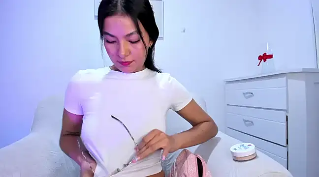 Snapshot of barbie_brunette3 chatting on March 2025 12:50:02 AM barbie brunette3 online show from March 2025 12:50:02 AM