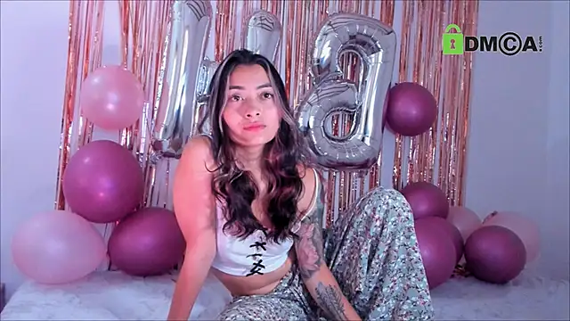 Snapshot of Lauren_A chatting on December 2024 05:21:02 PM Lauren A online show from December 2024 05:21:02 PM