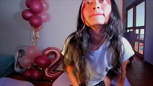 Snapshot of Lauren_A chatting on January 2025 10:08:02 PM Lauren A online show from January 2025 10:08:02 PM