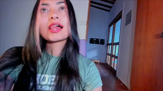 Snapshot of Lauren_A chatting on January 2025 10:23:01 PM Lauren A online show from January 2025 10:23:01 PM