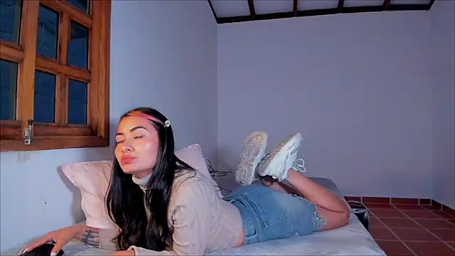 Snapshot of Lauren_A chatting on February 2025 12:31:02 AM Lauren A online show from February 2025 12:31:02 AM