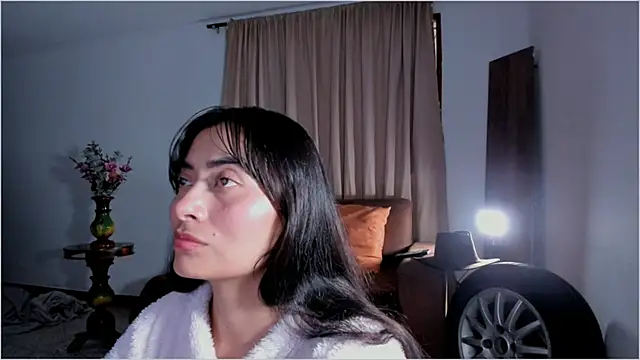 Snapshot of Lauren_A chatting on October 2025 07:23:01 PM Lauren A online show from October 2025 07:23:01 PM