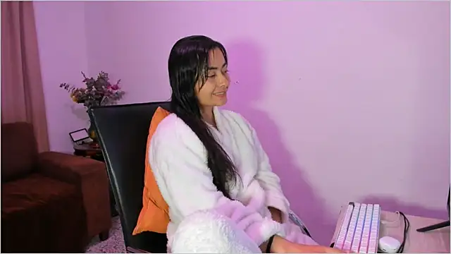 Snapshot of Lauren_A chatting on October 2025 05:46:01 AM Lauren A online show from October 2025 05:46:01 AM