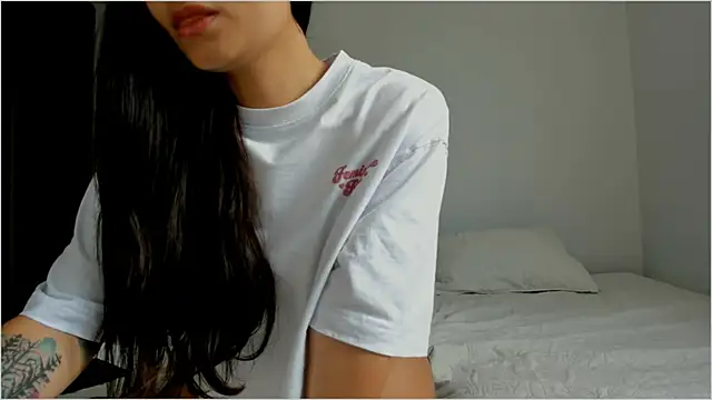 Snapshot of Lauren_A chatting on November 2025 08:07:01 PM Lauren A online show from November 2025 08:07:01 PM