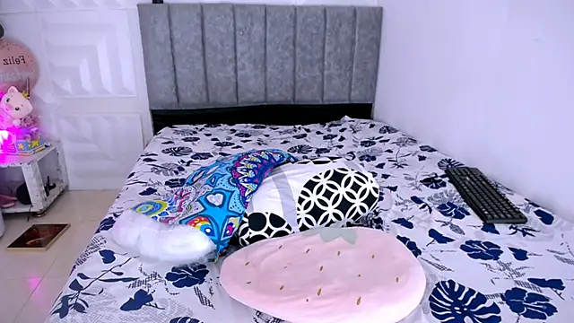 Snapshot of nataly_red chatting on February 2025 07:44:01 PM nataly red online show from February 2025 07:44:01 PM