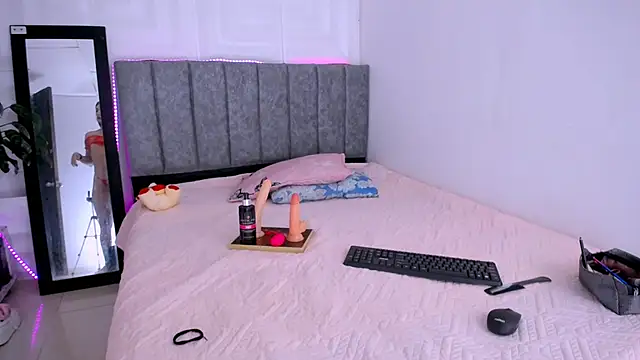 nataly red online show from November 2025 09:09:01 PM