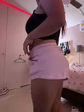 Snapshot of DarianaGuzz chatting on February 2025 03:59:02 AM DarianaGuzz online show from February 2025 03:59:02 AM