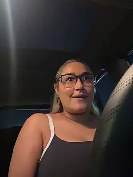 Snapshot of DarianaGuzz chatting on October 2025 01:39:02 AM DarianaGuzz online show from October 2025 01:39:02 AM