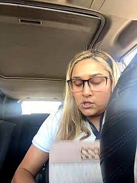 Snapshot of DarianaGuzz chatting on October 2025 06:41:02 PM DarianaGuzz online show from October 2025 06:41:02 PM