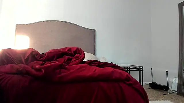 yiauana online show from September 2025 01:05:01 PM