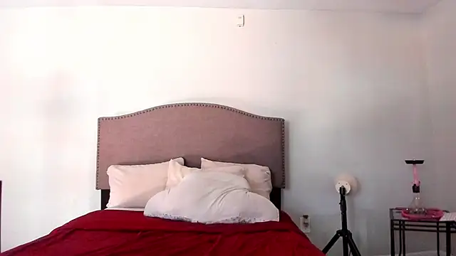 yiauana online show from October 2025 08:09:02 PM