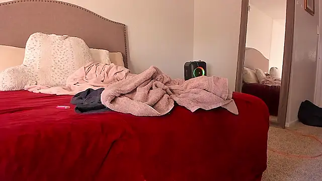 yiauana online show from February 2026 10:35:02 PM