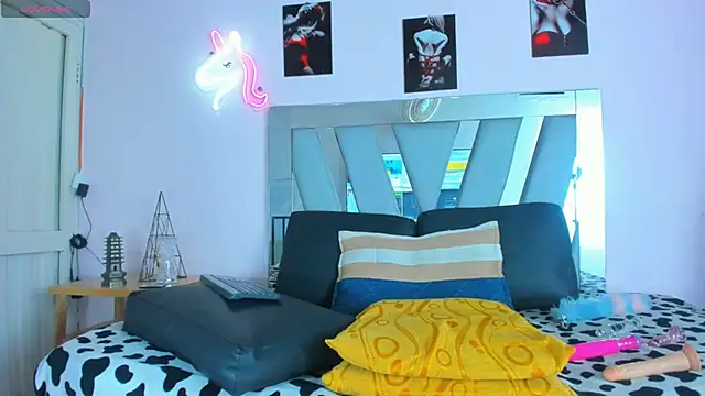 hailyehot online show from December 2024 06:24:02 AM