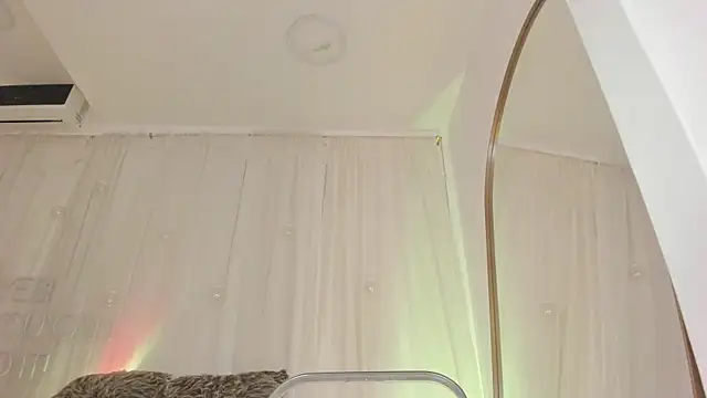 Petite Lucie online show from January 2025 06:54:01 PM