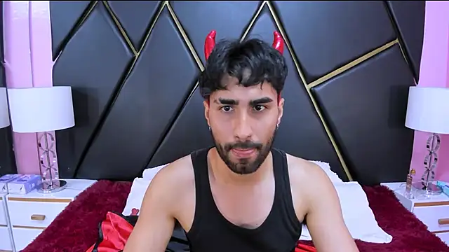 MilanZaire online show from November 2025 10:23:02 PM