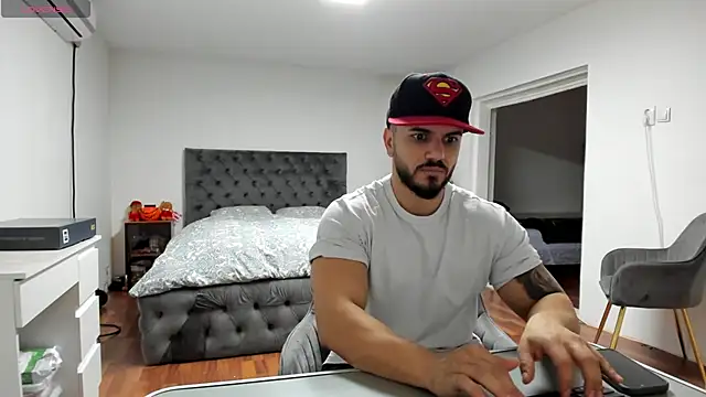 supermanboy94 online show from November 2025 06:37:01 AM