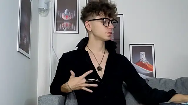 Joseph  Quinn online show from January 2026 01:30:01 AM