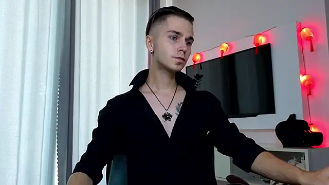 Joseph  Quinn online show from April 2026 07:45:01 AM