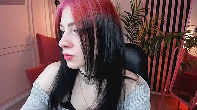 Snapshot of arielabradberry chatting on January 2025 11:52:01 AM arielabradberry online show from January 2025 11:52:01 AM