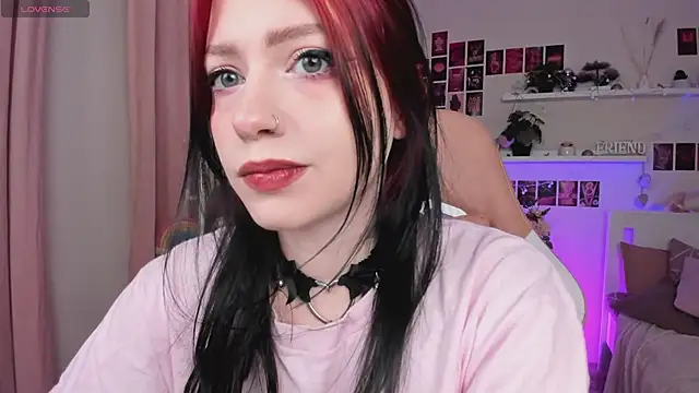 Snapshot of arielabradberry chatting on February 2025 03:49:01 PM arielabradberry online show from February 2025 03:49:01 PM