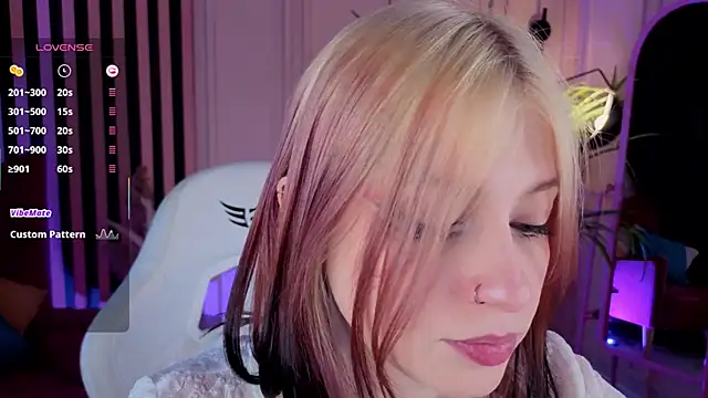 Snapshot of arielabradberry chatting on September 2025 12:27:02 PM arielabradberry online show from September 2025 12:27:02 PM