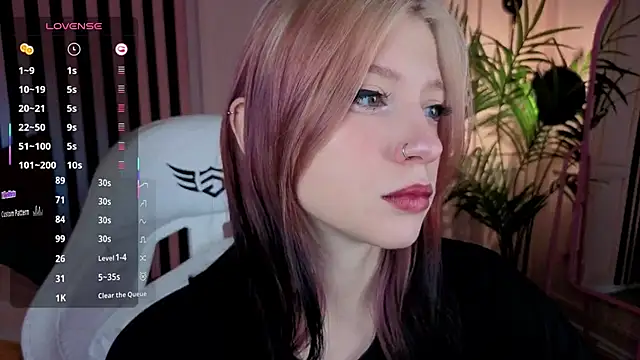 Snapshot of arielabradberry chatting on October 2025 03:43:01 PM arielabradberry online show from October 2025 03:43:01 PM