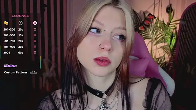 Snapshot of arielabradberry chatting on October 2025 10:55:01 AM arielabradberry online show from October 2025 10:55:01 AM