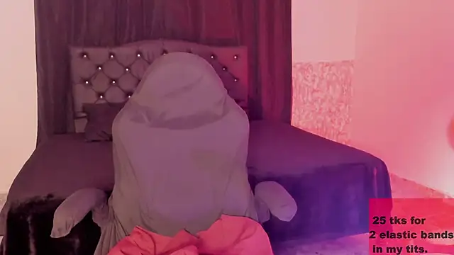 Snapshot of Foxy_Slave chatting on November 2025 10:36:01 AM Foxy Slave online show from November 2025 10:36:01 AM