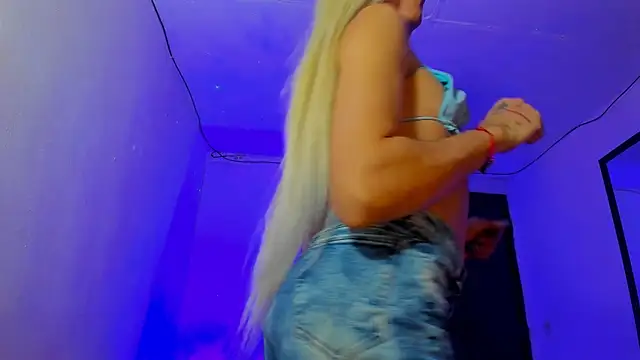 Snapshot of emperatrizhotwolf chatting on March 2025 01:38:02 PM emperatrizhotwolf online show from March 2025 01:38:02 PM