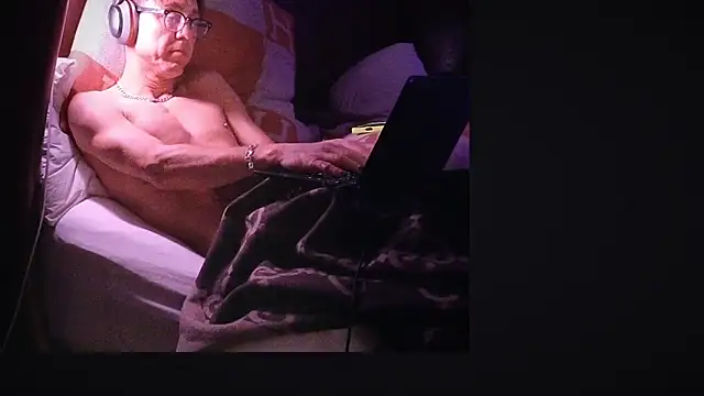 Snapshot of YouLikeBigDick9 chatting on January 2025 08:22:01 AM YouLikeBigDick9 online show from January 2025 08:22:01 AM