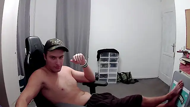 Snapshot of PKrisztian chatting on October 2025 04:57:02 PM PKrisztian online show from October 2025 04:57:02 PM