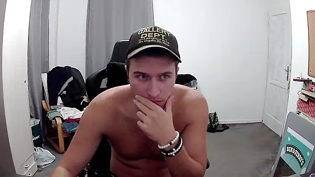 Snapshot of PKrisztian chatting on October 2025 07:22:02 PM PKrisztian online show from October 2025 07:22:02 PM