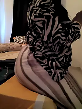 Snapshot of Selina_6 chatting on December 2024 02:04:01 AM Selina 6 online show from December 2024 02:04:01 AM