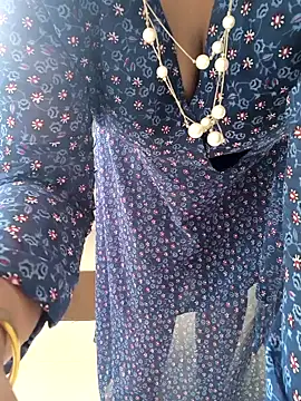 Snapshot of Selina_6 chatting on February 2025 05:10:02 AM Selina 6 online show from February 2025 05:10:02 AM