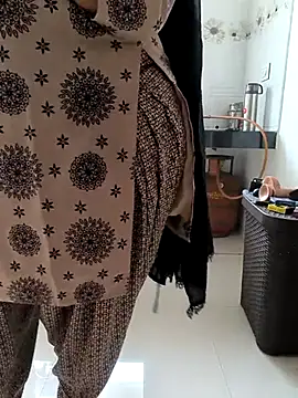 Snapshot of Selina_6 chatting on February 2025 04:19:02 AM Selina 6 online show from February 2025 04:19:02 AM