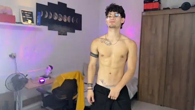 Snapshot of Kisan_Smith chatting on November 2025 02:21:01 AM Kisan Smith online show from November 2025 02:21:01 AM