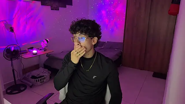 Snapshot of Kisan_Smith chatting on December 2025 02:17:01 AM Kisan Smith online show from December 2025 02:17:01 AM