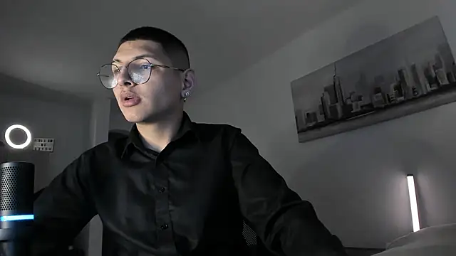 a lejandro 0 8 online show from March 2025 12:47:01 AM