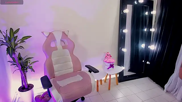 EmmaRusellx online show from March 2025 04:11:01 PM