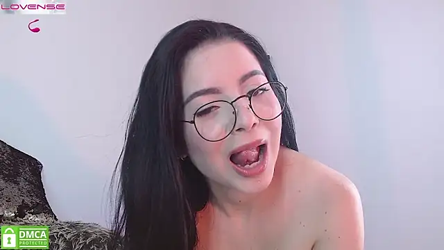 LauryMoons online show from April 2026 10:33:02 PM