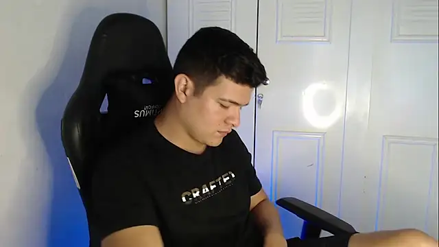 Plug Control online show from September 2025 05:15:02 PM