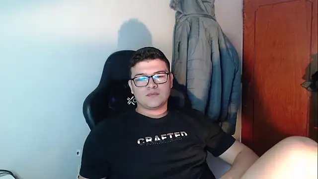 Plug Control online show from December 2025 04:36:02 PM