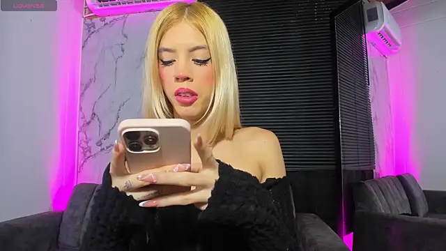 Courtney gonet online show from December 2025 12:55:01 PM