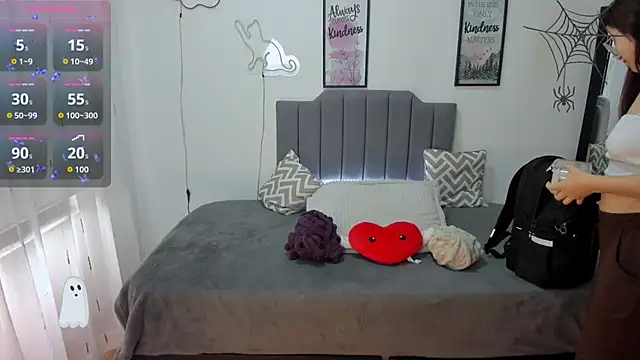 Amy joones online show from October 2025 01:00:02 PM