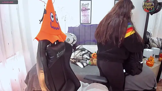 Amy joones online show from October 2025 12:45:01 PM