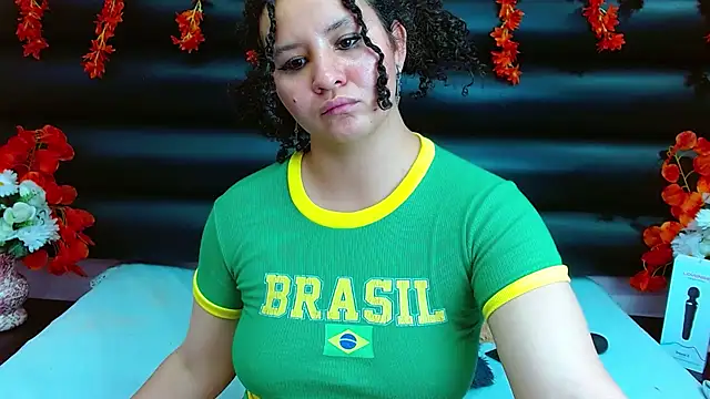 Snapshot of AlaSmith chatting on February 2025 04:59:01 AM AlaSmith online show from February 2025 04:59:01 AM